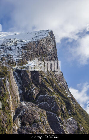 Die Straße, und die Aussicht am Milford Sound in Neuseeland Stockfoto