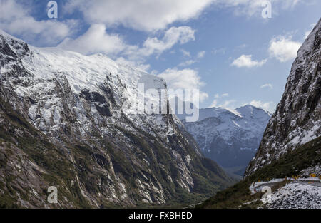 Die Straße, und die Aussicht am Milford Sound in Neuseeland Stockfoto