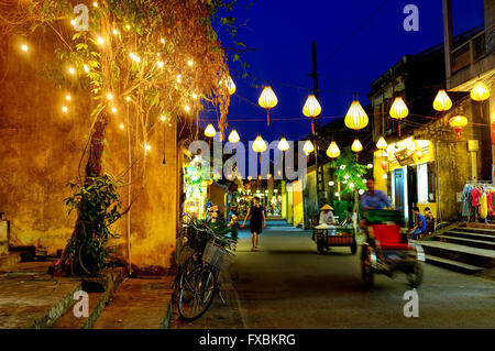 Nguyen Thai Hoc Straße in der Nacht, Hoi an, Vietnam Stockfoto