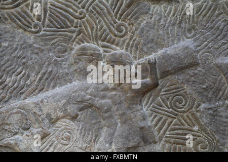 Platte. Transport von Holz (Zedern des Libanon, phönizische Zivilisation). Transportschiffe. Palast von Sargon II, Khorsabad. Stockfoto