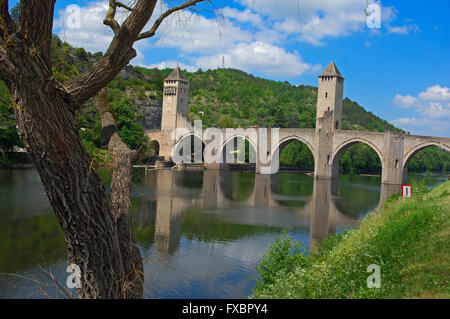 Cahors, Valentre Brücke Pont Valentre, Fluss Lot, Lot Handelsverträge, Quercy, Via Podiensis, Jakobsweg, Camino de Santiago, Stockfoto