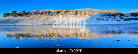 Sonnenaufgang über dem gefrorenen Hvalfjördur Fjord, Hauptstadtregion, Westküste, Island, Hvalfjördur (Wal-Fjord) Stockfoto