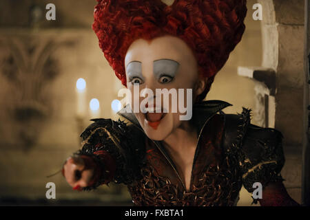 Alice Through the Looking Glass ist eine bevorstehende amerikanischen Fantasy-Abenteuer-Film unter der Regie von James Bobin, geschrieben von Linda Woolverton und produziert von Tim Burton.   Dieses Foto ist nur zu redaktionellen Zwecken und unterliegen dem Copyright von der Filmgesellschaft und/oder der Fotograf von dem Film oder der Firma zugeordnet und kann nur durch Veröffentlichungen im Zusammenhang mit der Förderung der oben genannten Film reproduziert werden. Eine obligatorische Gutschrift auf die Filmgesellschaft ist erforderlich. Der Fotograf sollte auch angerechnet werden, wenn bekannt. Stockfoto