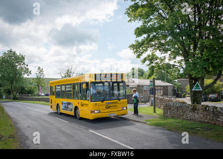 Die AD122 Bus hält vor der einst gebraut Visitor Centre, Northumberland Stockfoto