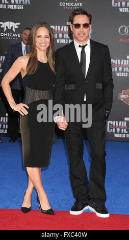 Los Angeles, Kalifornien, USA. 12. April 2016. 12. April 2016 statt - Los Angeles-Kalifornien-USA - Schauspieler ROBERT DOWNEY JR Frau am Captain Marvel Cival Krieg Premiere am El Capitan Theater, Hollywood. © Paul Fenton/ZUMA Draht/Alamy Live-Nachrichten Stockfoto