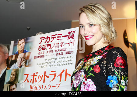 Tokio, Japan. 14. April 2016. Kanadische Schauspielerin Rachel McAdams posiert für die Kameras nach einer Pressekonferenz The Foreign Correspondents Club of Japan am 14. April 2016, Tokio, Japan. Sie ist in Japan, um ihren Film "Spotlight" zu fördern und beteiligte sich an Q&A Sitzungen über den Film, der in Japan am 15. April veröffentlicht werden wird. In dem Film spielt sie einen investigativen Journalist, sondern als über die gegenwärtige Kontroverse Panama Papieren fragte, sagte sie, dass sie keinen Kommentar. Bildnachweis: Rodrigo Reyes Marin/AFLO/Alamy Live-Nachrichten Stockfoto