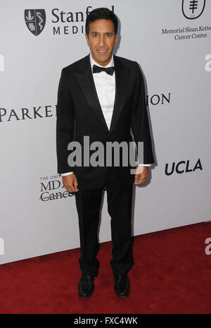 Beverly Hills, CA, USA. April 2016. 13. April 2016 - Beverly Hills, Kalifornien - Sanjay Gupta. Ankünfte für die Sean Parker Foundation Start des Parker Institute for Cancer Immuntherapy in einer Privatresidenz. Foto: Birdie Thompson/AdMedia Credit: Birdie Thompson/AdMedia//Alamy Live News Stockfoto