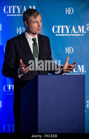 London, UK. 12. April. London bürgermeisterliche Wahldebatte am Institute of Directors mit konservativen Kandidaten Zac Goldsmith (im Bild) und Sadiq Khan von der Labour Party Credit: Guy Corbishley/Alamy Live News Stockfoto