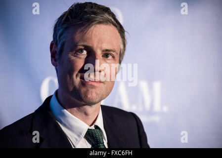 London, UK. 12. April. London bürgermeisterliche Wahldebatte am Institute of Directors mit konservativen Kandidaten Zac Goldsmith (im Bild) und Sadiq Khan von der Labour Party Credit: Guy Corbishley/Alamy Live News Stockfoto