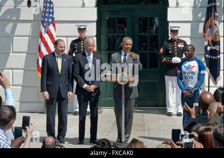 Washington DC, USA. 14. April 2016. The White House, USA: Präsident Barack Obama und Vize-Präsident Joe Biden Willkommen Mitglieder der Verwundeten Krieger Fahrt ins Weiße Haus zu helfen, Bewusstsein für unsere Nation Helden, die die physischen und psychischen Schäden des Krieges zu kämpfen. Sie sind durch Sec of Veterans Affairs, McDonald und CPT William Reynolds verbunden. Bildnachweis: Patsy Lynch/Alamy Live-Nachrichten Stockfoto