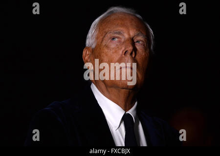 Moskau, Russland. 14. April 2016. Der italienische Designer Giorgio Armani besucht die Show seiner Haute Couture Herbst Winter 2016/17-Sammlung in Moskau, 14. April 2016 Credit: Pavel Bednyakov/Alamy Live News Stockfoto