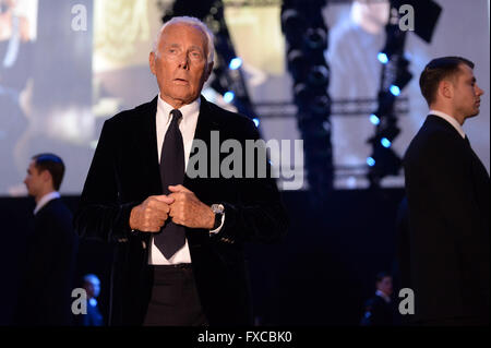 Moskau, Russland. 14. April 2016. Der italienische Designer Giorgio Armani besucht die Show seiner Haute Couture Herbst Winter 2016/17-Sammlung in Moskau, 14. April 2016 Credit: Pavel Bednyakov/Alamy Live News Stockfoto