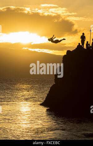 USA, Hawaii, Maui, Kaanapali Beach, Sheraton Maui Resort & Spa sunset Cliff Dive-Zeremonie