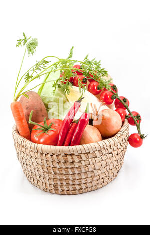 verschiedene Gemüse wie Karotten, Tomaten, Paprika, Chicorée, Knoblauch Stockfoto