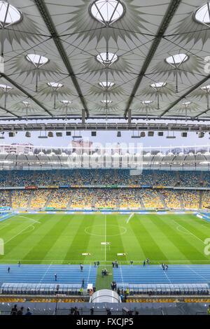 Kiew, UKRAINE - 10. April 2016: NSC Olympiastadion (NSK Olimpiyskyi) während der Ukraine Premier League Spiel FC Dynamo Kyiv Vs FC Vo Stockfoto