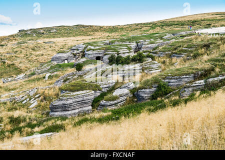 Graben in den Fels aus dem ersten Weltkrieg befindet sich in den italienischen Alpen gegraben. Stockfoto