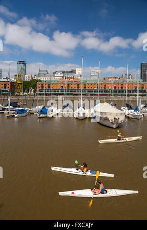 Marina und Yacht Club in der Waterfront Stadtteil Puerto Madero, Buenos Aires, Argentinien, Südamerika. Stockfoto