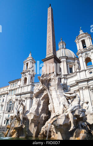 Brunnen der vier Flüsse auf der Piazza Navona in Rom, Italien Stockfoto