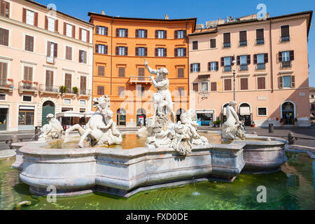 Piazza Navona, Neptun-Brunnen im Sommertag. Rom, Italien Stockfoto