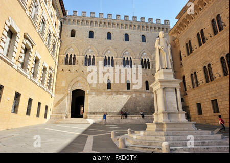 Italien, Toskana, Siena, Palazzo Salimbeni, Banca Monte dei Paschi di Siena, die älteste Bank der Welt Stockfoto