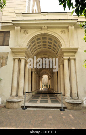 Italien, Rom, Palazzo Spada, Galleria Prospettica del Borromini (17. Jahrhundert) Stockfoto