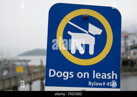 Hunde an der Leine Parkschild Stockfoto