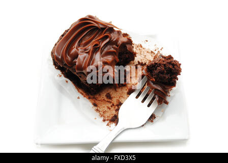 Einen köstlichen Brownie mit einer Gabel zu essen Stockfoto