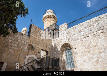 Außenseite des Coenaculum - Upper Room, statt eine Website von The Last Supper und Moschee Minarett auf dem Berg Zion in Jerusalem, Israel Stockfoto