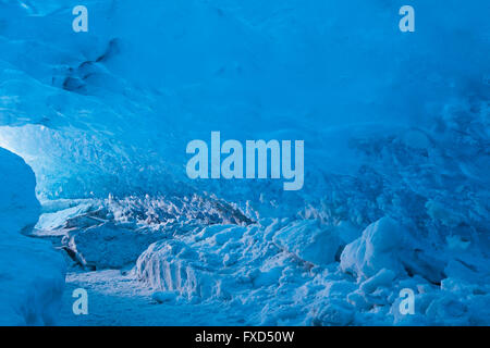 Blaues Eis in Eishöhle im Inneren Breidamerkurjokull, Steckdose Gletscher Vatnajökull / Vatna Gletscher auf Island Stockfoto