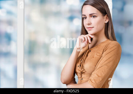 Junge schöne Frau, Lächeln Stockfoto