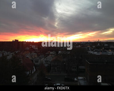 Ich habe die Bilder von den Sonnenuntergang von meinem Fenster fast täglich und dies ist eine davon Stockfoto