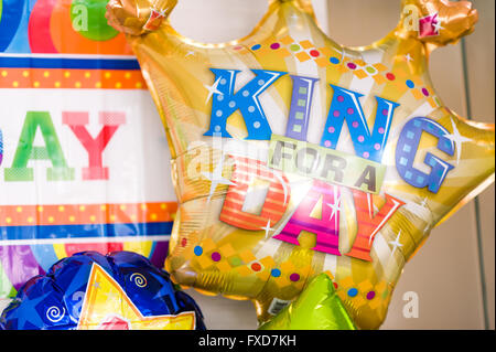 Bunte Luftballons Geburtstag Party feiern. Stockfoto