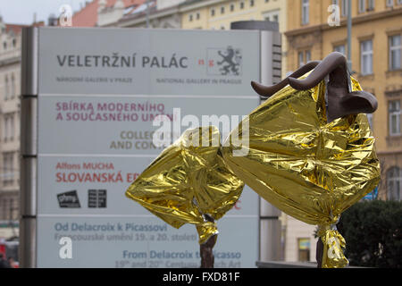 Kreis von Tieren / Zodiac Köpfe durch zeitgenössische chinesische Künstler Ai Weiwei in Prag Stockfoto