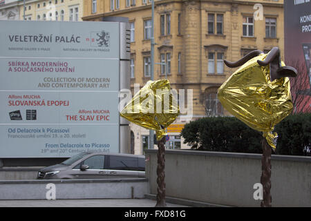 Kreis von Tieren / Zodiac Köpfe durch zeitgenössische chinesische Künstler Ai Weiwei in Prag Stockfoto