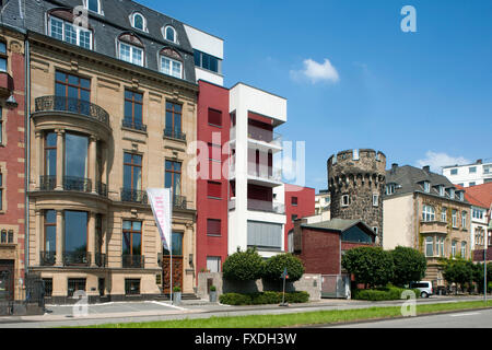 Deutschland, Nordrhein-Westfalen, Köln, Wohnhäuser bin Konrad-Adenauer-Ufer Und Das "Kunibertstürmchen". Es ist Seit 1446 nachgew Stockfoto