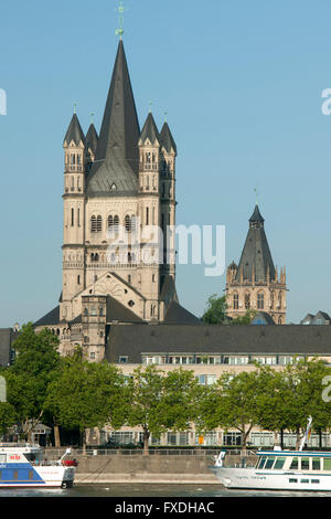 Köln, Blick von Deutz Auf Die Altstadt Mit der Kirche Gross Sankt Martin. Stockfoto