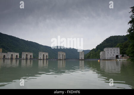 Schleuse Jochenstein - Blick von der Donau Stockfoto