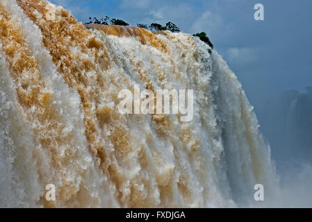 Blick entlang Floriano fällt, Teil der Iguazu Wasserfälle, Südamerika Stockfoto