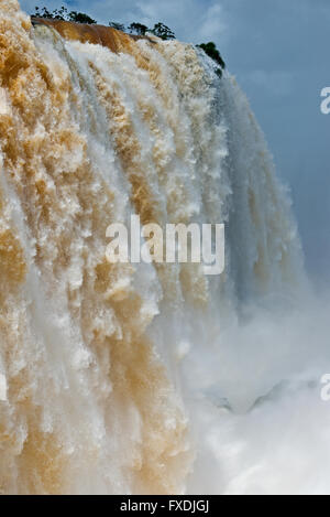 Blick entlang Floriano fällt, Teil der Iguazu Wasserfälle, Südamerika Stockfoto