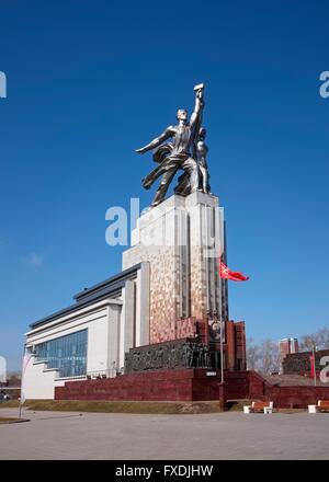 Denkmal Rabochiy ich Kolkhoznitsa (Arbeiter und Kolchos Frau) Architekt Vera Mukhina, Wahrzeichen, Symbol der sowjetischen Epoche, Moskau Stockfoto