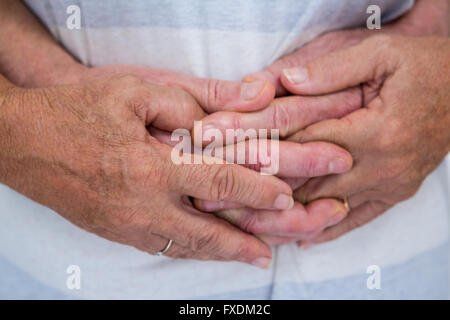 Bild des Paares Hände berühren beschnitten Stockfoto