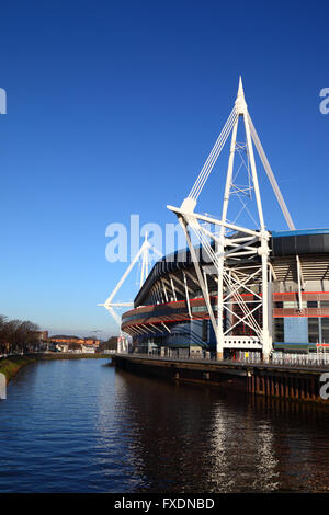 Ansicht des Jahrtausends / Fürstentum Stadion und Fluss Taff, Cardiff, South Glamorgan, Wales, Vereinigtes Königreich Stockfoto