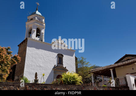 Katholische Kirche von San Sebastian mit barocken Glockenturm Uhr Jalisco Mexiko Stockfoto