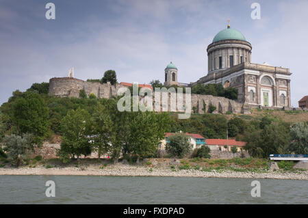 Esztergom - Blick von der Donau Stockfoto