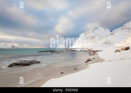 Bucht Vikbukta im Winter, in Vik, Lofoten, Norwegen, Lofoten, Norwegen Stockfoto