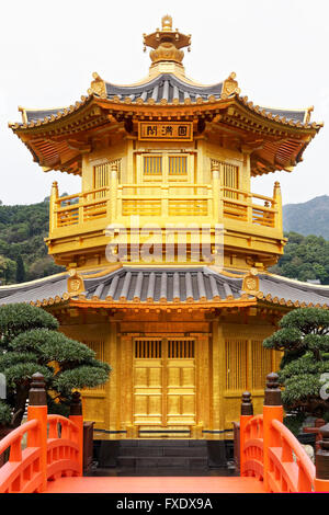 Goldene Pagode in Nan Lian Garden, Diamond Hill, Wong Tai Sin Bezirk, Kowloon, Hong Kong, China Stockfoto