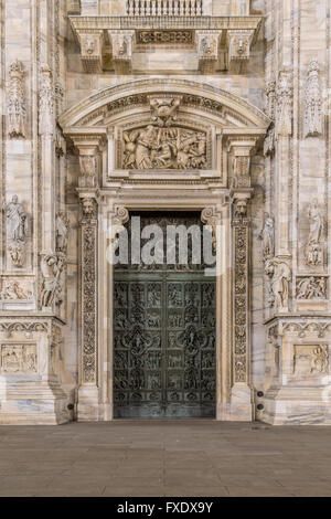 Eingang der Mailänder Dom, Piazza del Duomo, Mailand, Italien Stockfoto