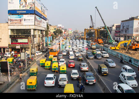Überfüllten Ringstraße in Delhi, Indien Stockfoto