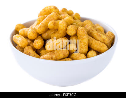 Portion Erdnuss Puffs isoliert auf weißem Hintergrund Stockfoto