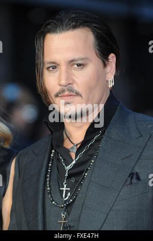 Johnny Depp nimmt an der 59. BFI London Film Festival Virgin Atlantic Galavorstellung von schwarzen Masse in London, UK. 11. Oktober 2015 © Paul Treadway Stockfoto